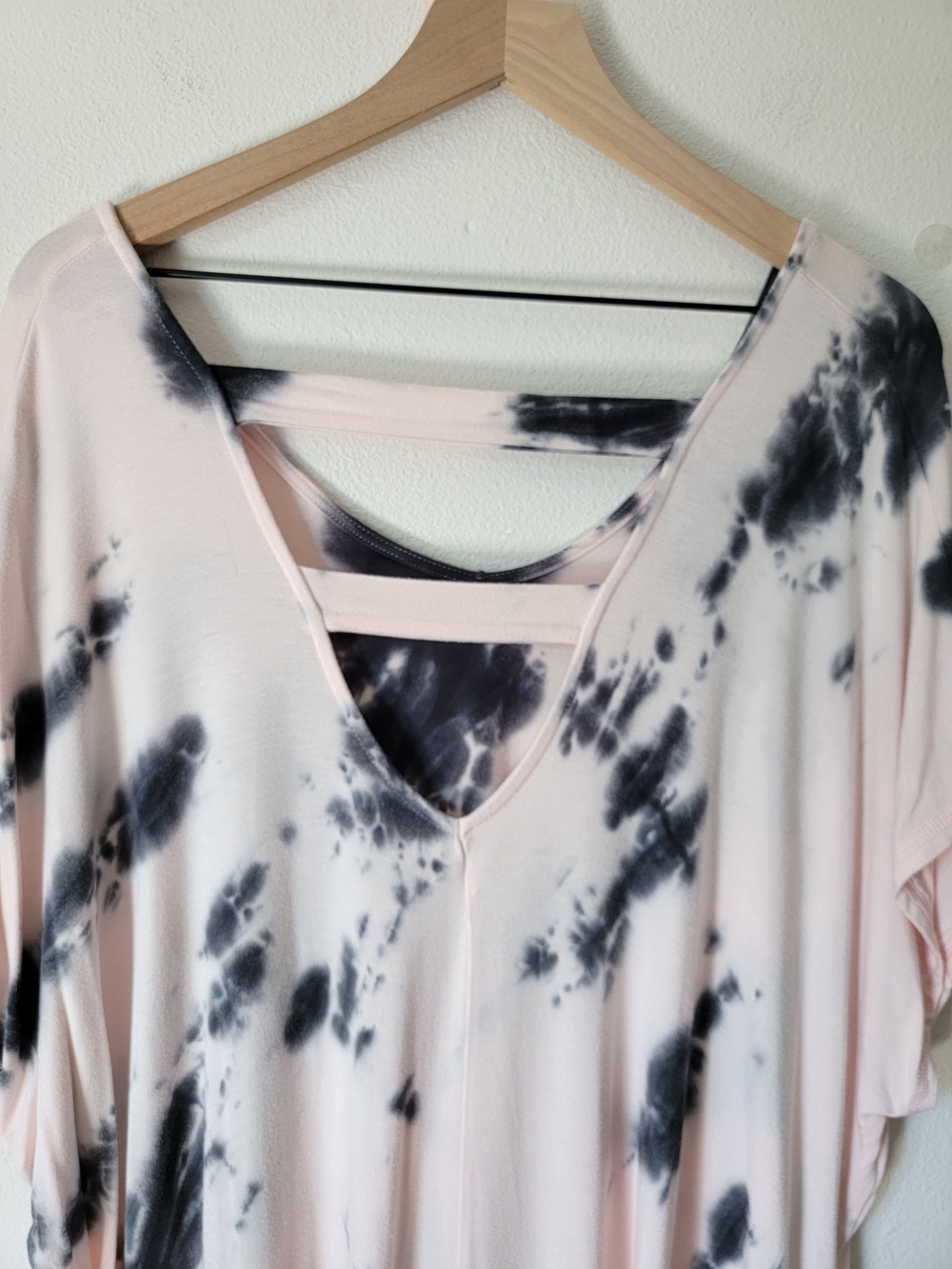 Lane Bryant Livi Pink & Black Tie-Dye V-Neck Tunic With Cut Out Back 22/24 EUC - Picture 3 of 11